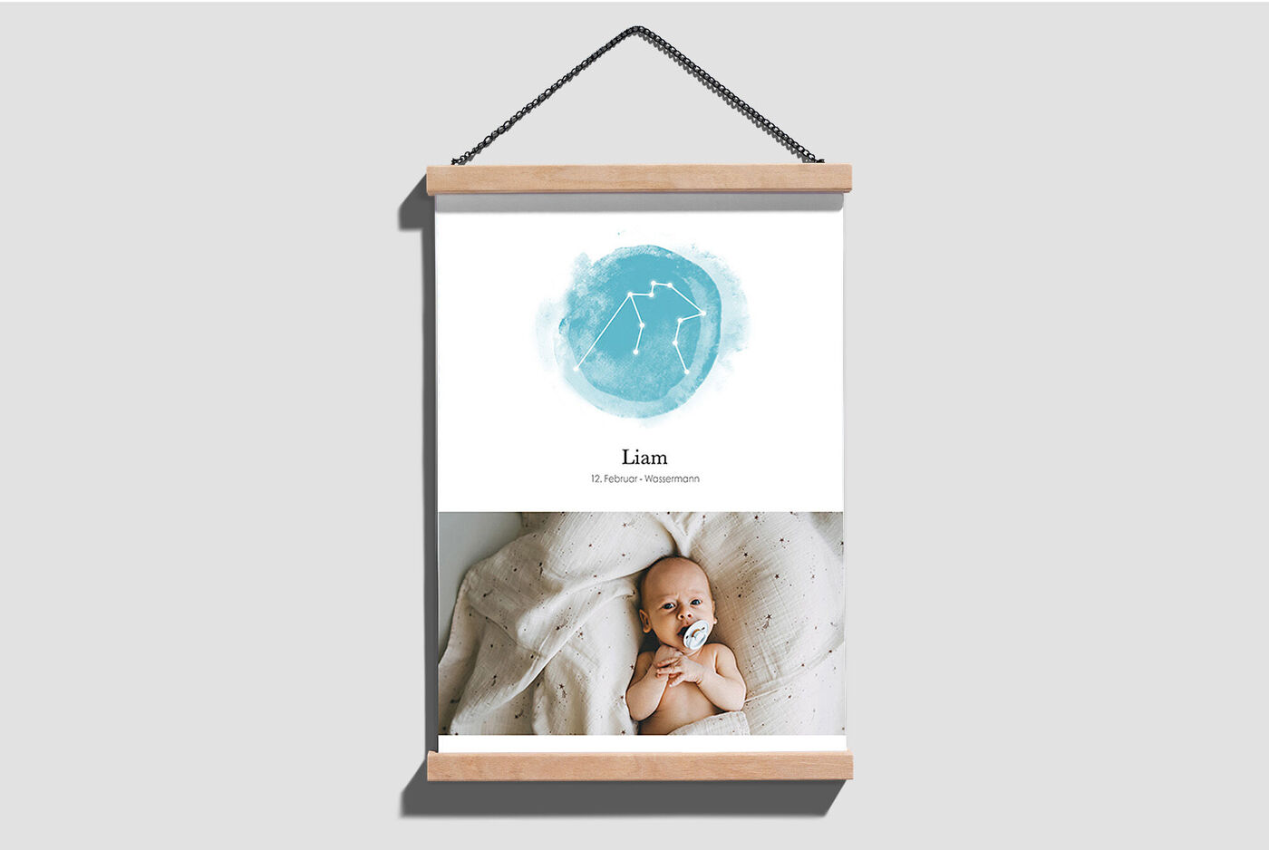 Wundervolles Wandbild mit Babymotiv und Wasserfarbenhimmel in Blau