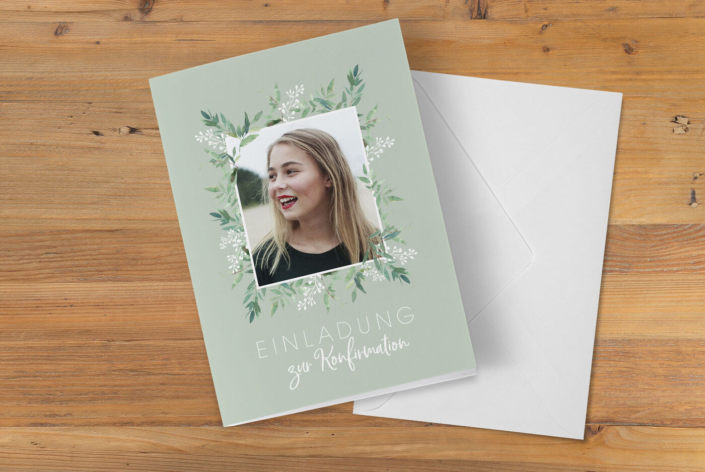 Einladungsdesign zur Konfirmation mit floralem Rahmen
