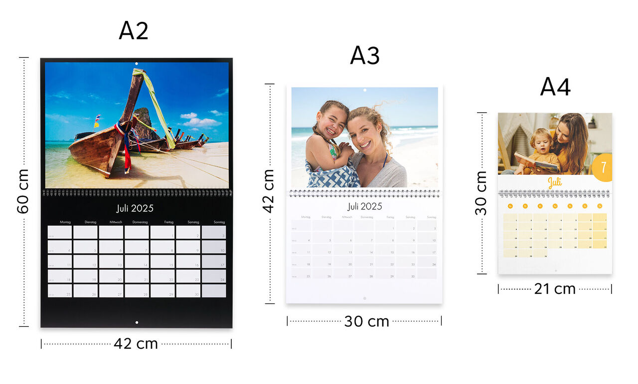 Drei verschiedene Kalender mit Bildern und Monatskalendern