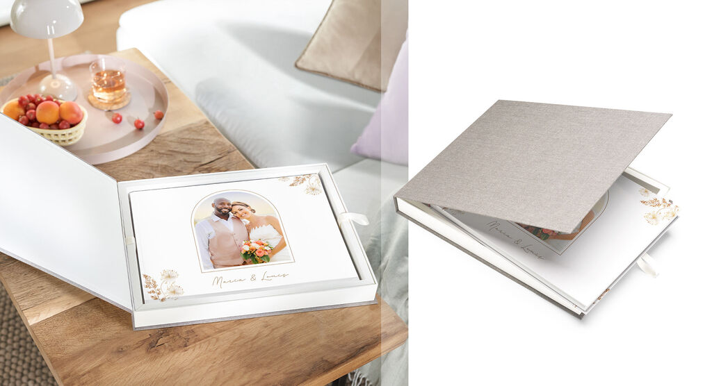 CEWE FOTOBUCH mit Hochzeitsfoto in einer Geschenkbox auf einem Tisch