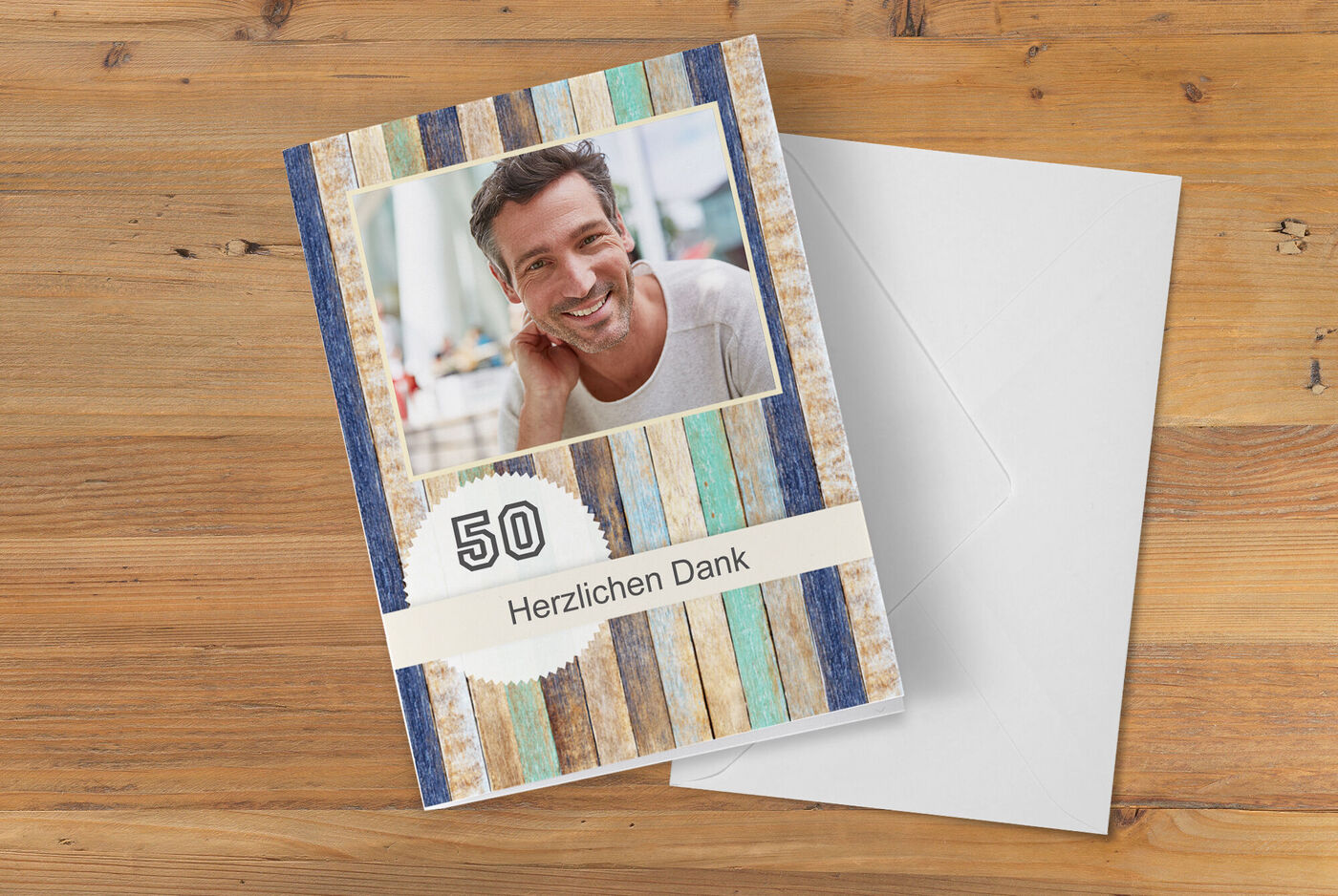 Eine kreative Grußkarte zur Feier des 50. Geburtstags mit einem farbenfrohen Design und dem Schriftzug "Herzlich Danke" in der Mitte.