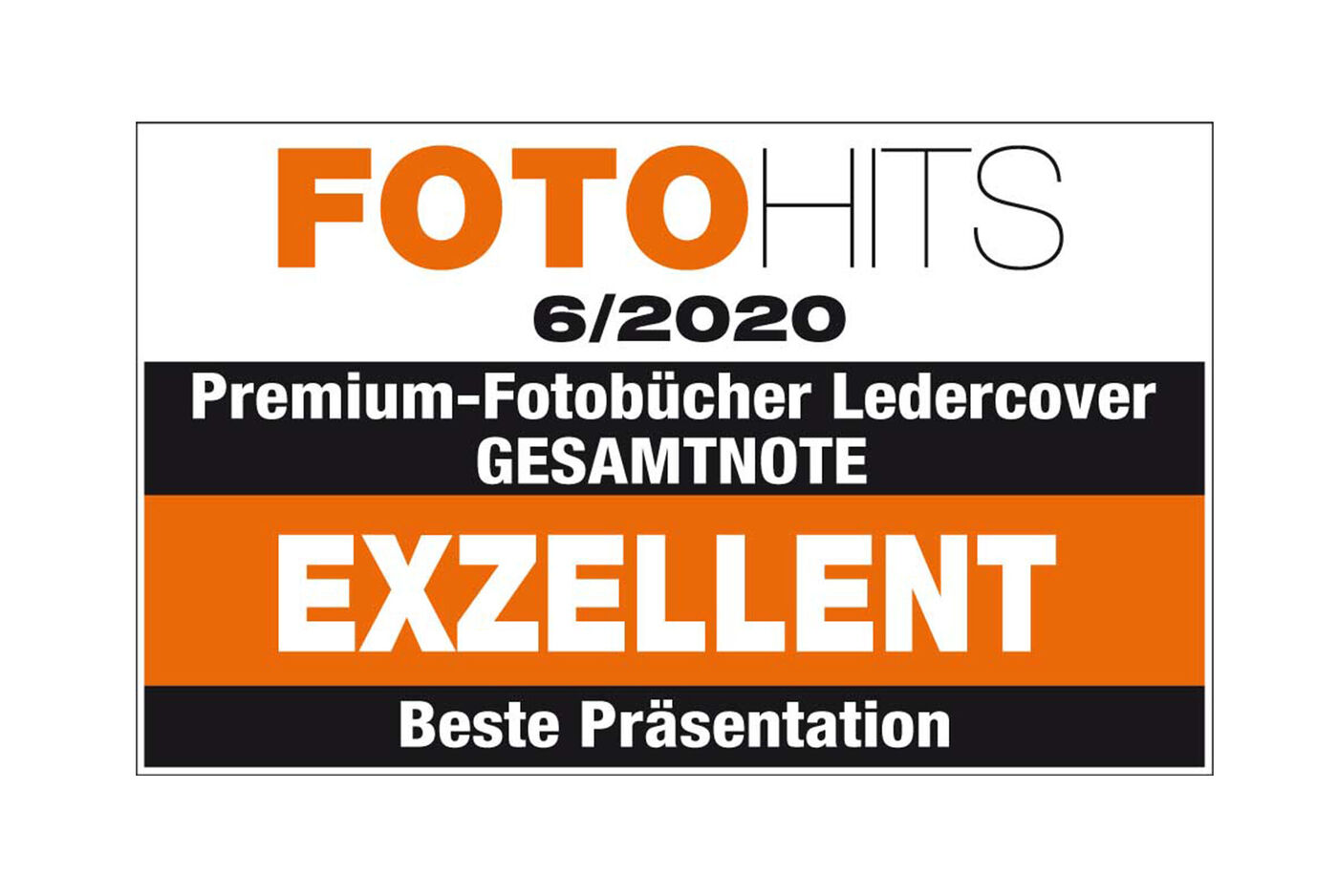 Das Bild zeigt das Logo von FOTOHITS mit der Auszeichnung "Exzellent" für Premium-Fotobücher mit Ledercover. Es stehen begeisternde Worte wie "Gesamtnote" und "Beste Präsentation" auf dem Logo.