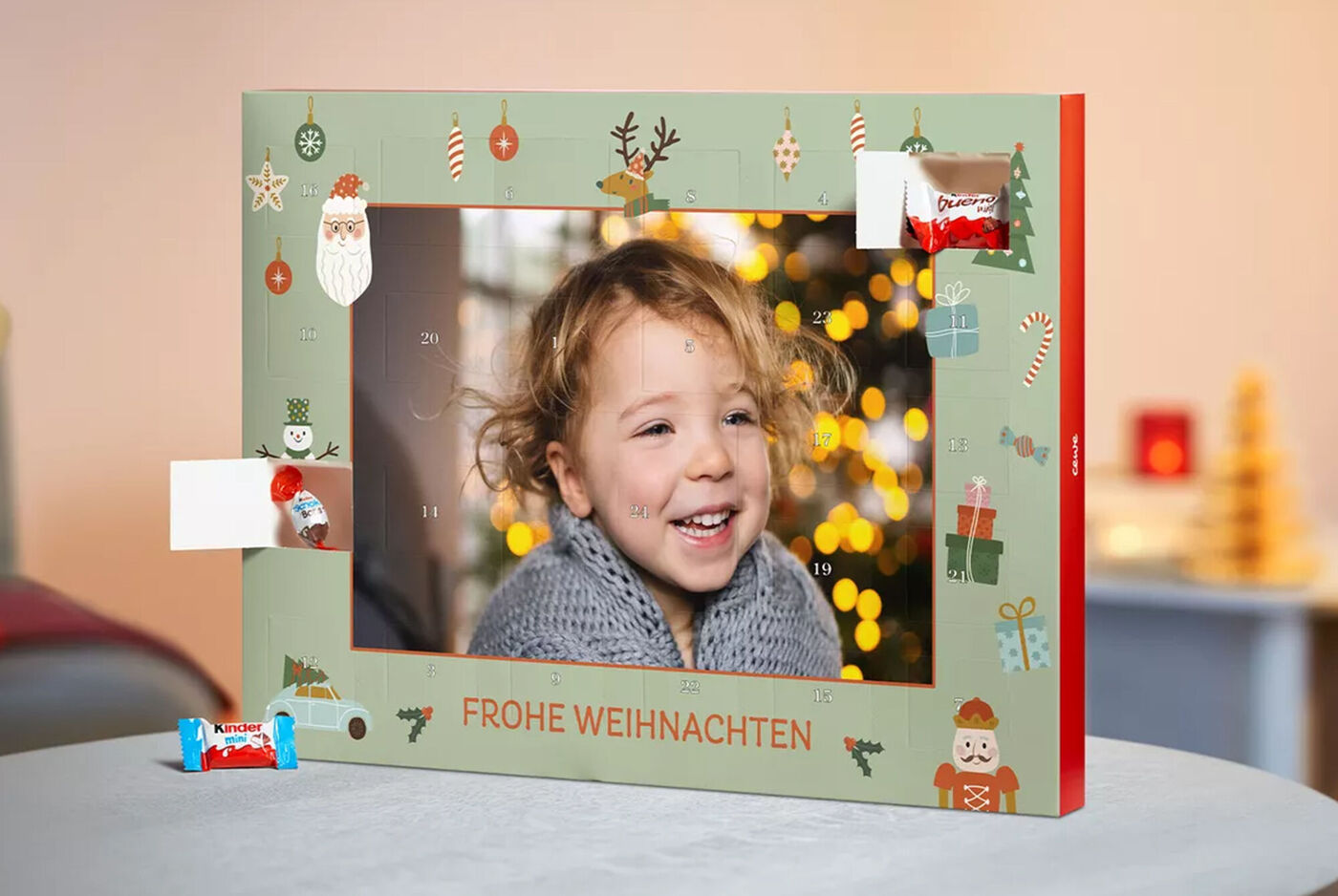 Ein Weihnachtsteller mit Geschenken in einem festlichen Rahmen
