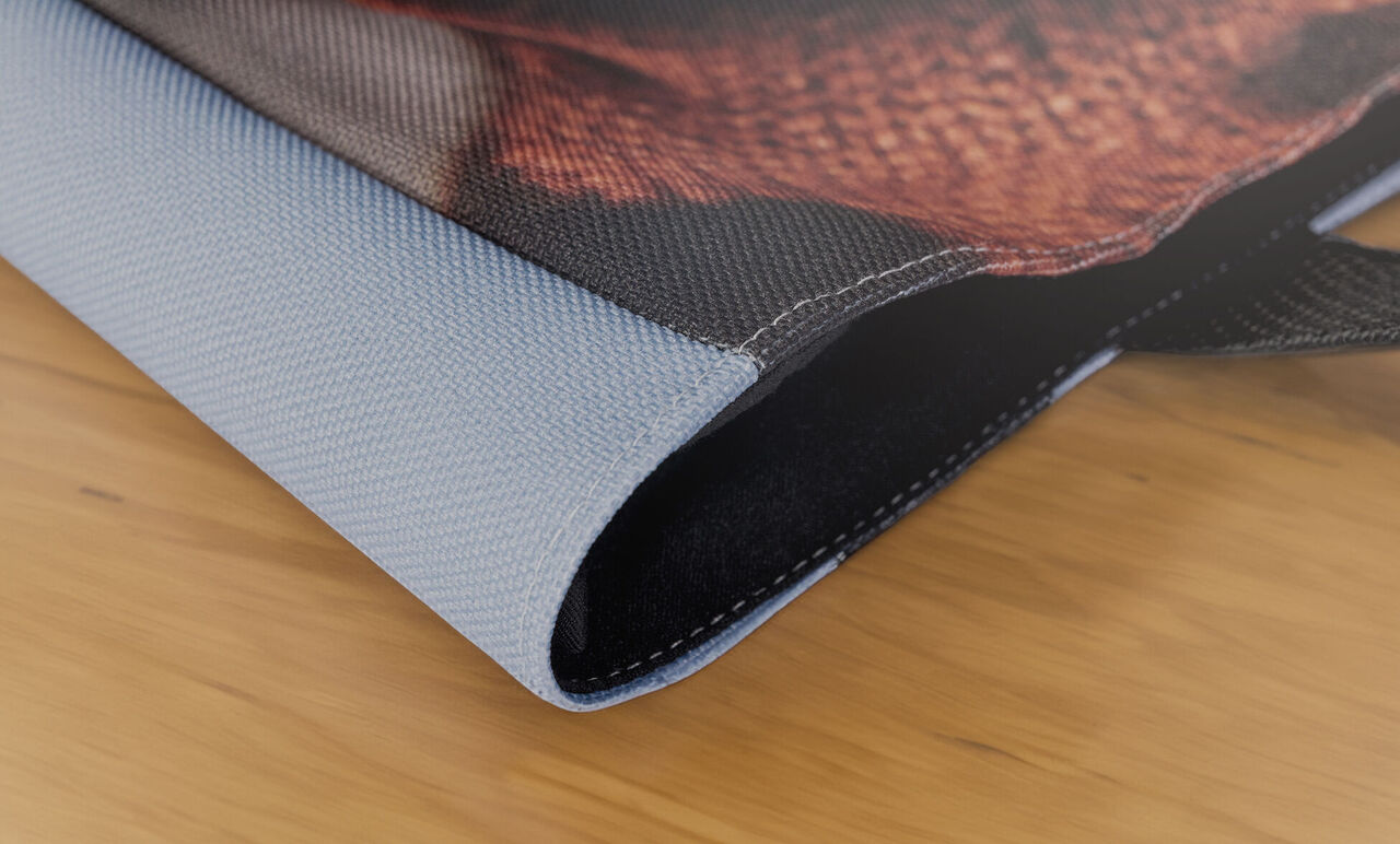 Detailansicht eines CEWE Wandbilds mit einem blauen Randmaterial und schönen Farben